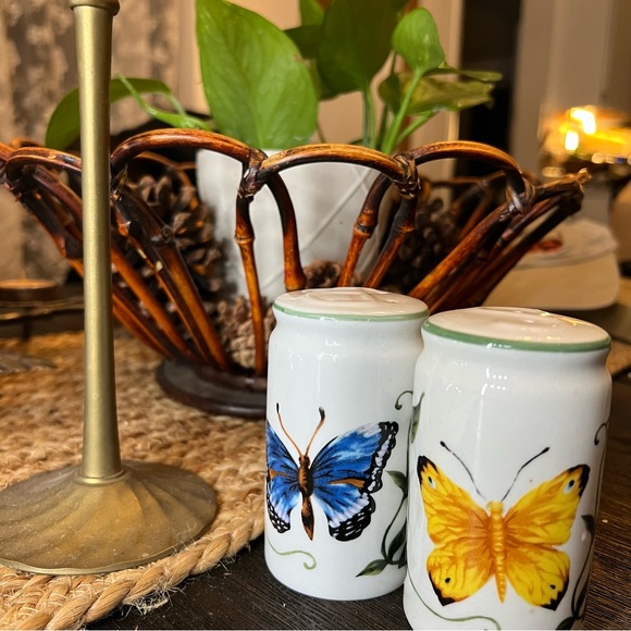Porcelain Butterfly Printed Salt & Pepper Shakers EXCELLENT Condition Purple Red - Picture 5 of 7